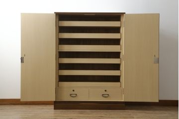 中古　名門　東京日本橋　美術家具　「菊座桑引手」で有名な西谷製の高級桐箪笥(並厚、和タンス、衣装箪笥、桐たんす、着物箪笥、衣装盆、引き出し、チェスト)(R-071823)