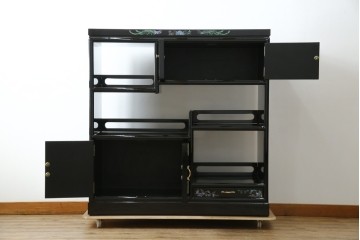 中古　美品!!　高級民芸家具　華やかな螺鈿(らでん)細工が目を引く飾り棚　(R-071825)
