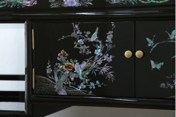 中古　美品!!　高級民芸家具　華やかな螺鈿(らでん)細工が目を引く飾り棚　(R-071825)