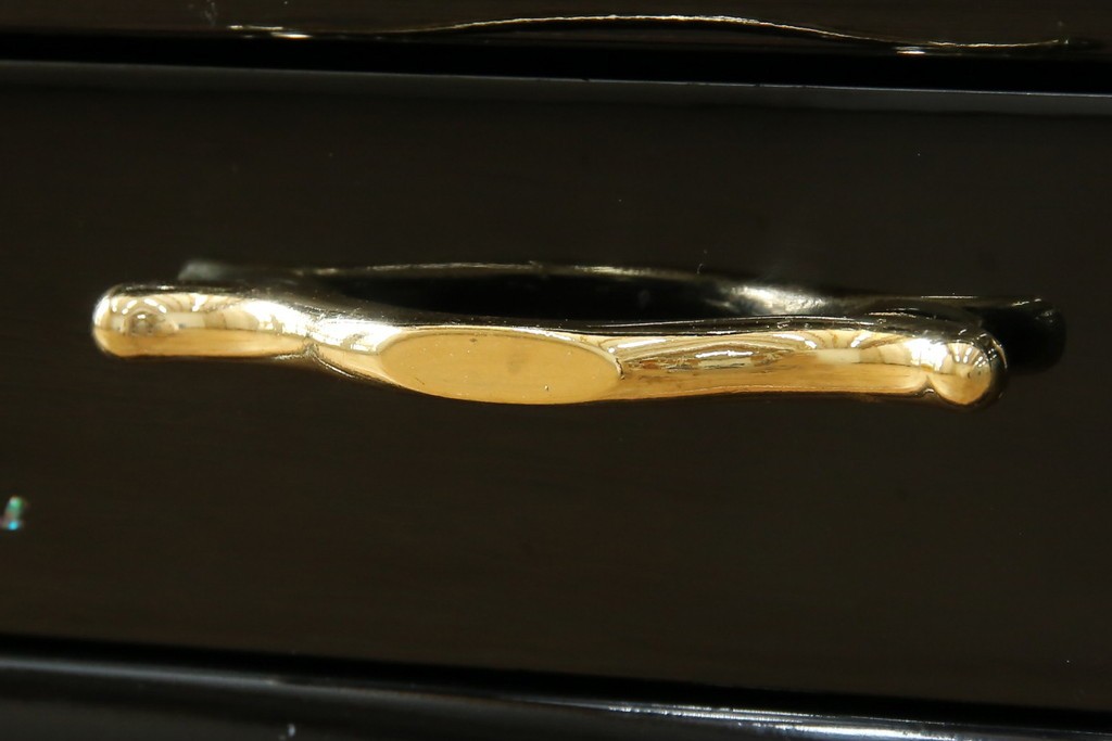 中古　美品!!　高級民芸家具　華やかな螺鈿(らでん)細工が目を引く飾り棚　(R-071825)