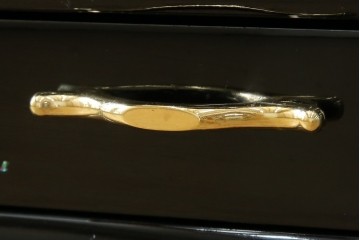 中古　美品!!　高級民芸家具　華やかな螺鈿(らでん)細工が目を引く飾り棚　(R-071825)