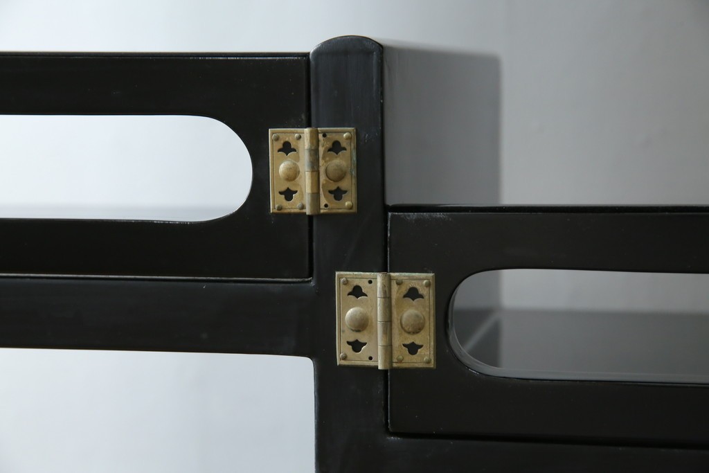 中古　美品!!　高級民芸家具　華やかな螺鈿(らでん)細工が目を引く飾り棚　(R-071825)