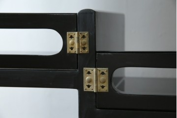 中古　美品!!　高級民芸家具　華やかな螺鈿(らでん)細工が目を引く飾り棚　(R-071825)