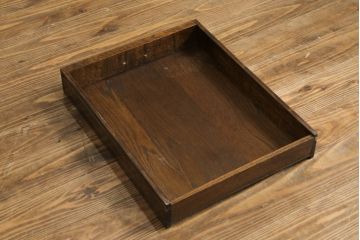 ヨーロッパビンテージ　オーク材　凝った脚のデザインが目を惹く引き出し付きローテーブル(センターテーブル、リビングテーブル、ヴィンテージ)(R-071878)