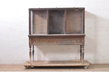 和製アンティーク　大正ロマン　上開き扉　ノスタルジックな雰囲気が魅力の脚付きガラスケース(Gケース、ショーケース、ディスプレイケース、コレクションケース、飾り棚、陳列棚、店舗什器)(R-071882)