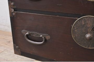和製アンティーク　前面栗材　漆塗り　趣のある佇まいが魅力的な会津箪笥(和たんす、時代箪笥、収納箪笥、衣装箪笥、引き出し、重ねタンス)(R-071883)