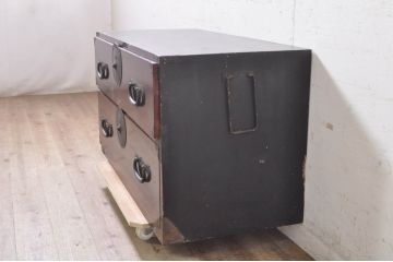 和製アンティーク　前面檜(ヒノキ)材　漆塗り　趣のある佇まいが魅力的な会津箪笥ローボード(和たんす、時代箪笥、収納箪笥、衣装箪笥、引き出し、ローチェスト、テレビ台、テレビボード)(R-071888)