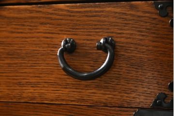 中古　超美品　新古品　ニレ材無垢材　上品な佇まいが魅力の重厚な収納箪笥(茶箪笥、食器棚、サイドボード、水屋箪笥)(R-071889)