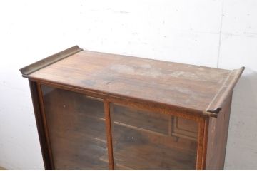 和製アンティーク　前面欅(ケヤキ)材　玉杢　筆返し天板　上品な佇まいが魅力の茶箪笥(茶棚、違い棚、飾り棚、収納棚、戸棚、キャビネット)(R-071890)