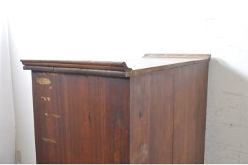 和製アンティーク　前面欅(ケヤキ)材　玉杢　筆返し天板　上品な佇まいが魅力の茶箪笥(茶棚、違い棚、飾り棚、収納棚、戸棚、キャビネット)(R-071890)