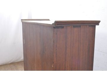 和製アンティーク　前面欅(ケヤキ)材　玉杢　筆返し天板　上品な佇まいが魅力の茶箪笥(茶棚、違い棚、飾り棚、収納棚、戸棚、キャビネット)(R-071890)