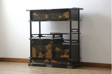 中古　超美品　輪島塗り　漆芸作家　柿木章作　風景の細やかな描写に惹き込まれる飾り棚(茶棚、違い棚、収納棚、戸棚)(定価約1000万円超)(R-071892)