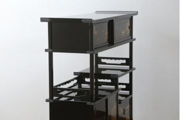 中古　超美品　輪島塗り　漆芸作家　柿木章作　風景の細やかな描写に惹き込まれる飾り棚(茶棚、違い棚、収納棚、戸棚)(定価約1000万円超)(R-071892)