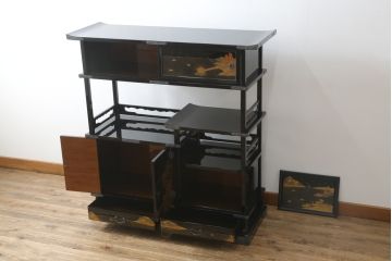 中古　超美品　輪島塗り　漆芸作家　柿木章作　風景の細やかな描写に惹き込まれる飾り棚(茶棚、違い棚、収納棚、戸棚)(定価約1000万円超)(R-071892)
