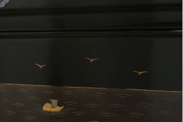 中古　超美品　輪島塗り　漆芸作家　柿木章作　風景の細やかな描写に惹き込まれる飾り棚(茶棚、違い棚、収納棚、戸棚)(定価約1000万円超)(R-071892)