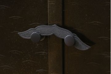 中古　超美品　輪島塗り　漆芸作家　柿木章作　風景の細やかな描写に惹き込まれる飾り棚(茶棚、違い棚、収納棚、戸棚)(定価約1000万円超)(R-071892)