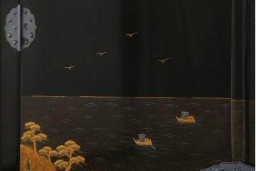 中古　超美品　輪島塗り　漆芸作家　柿木章作　風景の細やかな描写に惹き込まれる飾り棚(茶棚、違い棚、収納棚、戸棚)(定価約1000万円超)(R-071892)