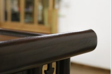 和製ビンテージ　紫檀(シタン)材　艶のある木の質感と深い色味が魅力的な飾り棚(茶棚、違い棚、戸棚、収納棚、ヴィンテージ)(R-071893)