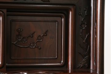 和製ビンテージ　紫檀(シタン)材　艶のある木の質感と深い色味が魅力的な飾り棚(茶棚、違い棚、戸棚、収納棚、ヴィンテージ)(R-071893)