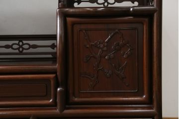 和製ビンテージ　紫檀(シタン)材　艶のある木の質感と深い色味が魅力的な飾り棚(茶棚、違い棚、戸棚、収納棚、ヴィンテージ)(R-071893)