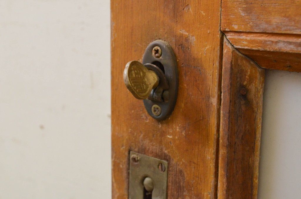 アンティーク建具 ペイント仕上げ限定 昭和レトロな雰囲気を高める銀モールガラス入り引き戸1枚(ガラス戸)(R-071896)