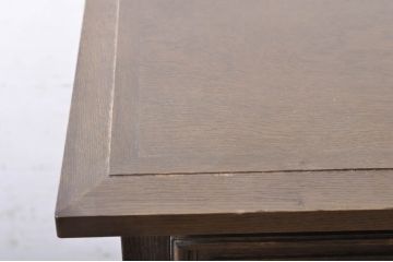 中古　美品　神戸洋家具　シックで落ち着いた佇まいが魅力の彫刻入りチェスト(引き出し、衣装箪笥、洋服タンス、整理タンス)(R-071940)