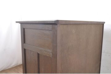 中古　美品　神戸洋家具　シックで落ち着いた佇まいが魅力の彫刻入りチェスト(引き出し、衣装箪笥、洋服タンス、整理タンス)(R-071940)