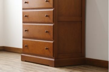 中古　横浜クラシック家具　ダニエル(Daniel)　チェストセブン(S)　シンプルなデザインと温かみのある色合いが魅力的なチェスト(サイドチェスト、引き出し、洋服タンス、衣装箪笥、収納箪笥)(R-071942)