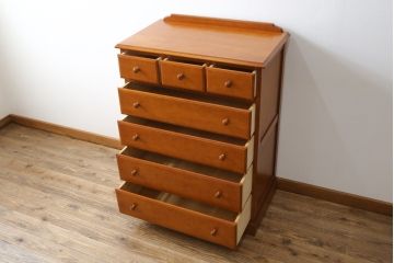 中古　横浜クラシック家具　ダニエル(Daniel)　チェストセブン(S)　シンプルなデザインと温かみのある色合いが魅力的なチェスト(サイドチェスト、引き出し、洋服タンス、衣装箪笥、収納箪笥)(R-071942)