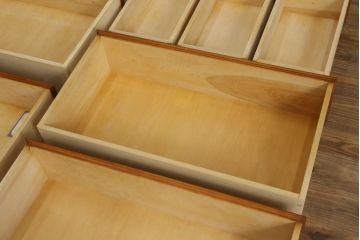 中古　横浜クラシック家具　ダニエル(Daniel)　チェストセブン(S)　シンプルなデザインと温かみのある色合いが魅力的なチェスト(サイドチェスト、引き出し、洋服タンス、衣装箪笥、収納箪笥)(R-071942)