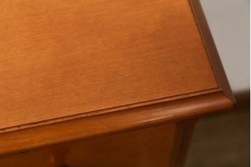 中古　横浜クラシック家具　ダニエル(Daniel)　チェストセブン(S)　シンプルなデザインと温かみのある色合いが魅力的なチェスト(サイドチェスト、引き出し、洋服タンス、衣装箪笥、収納箪笥)(R-071942)
