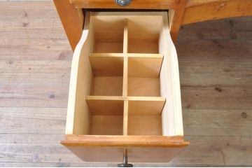 中古　希少な廃盤品!!　横浜ダニエル(daniel)　気品漂う洗練されたデザインが魅力的!! 珍しい三面鏡付きドレッサー(鏡台、化粧台、ミラー)(定価約85万円)(R-071943)