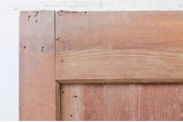 アンティーク建具　杉材　金具がアクセントの和の趣溢れる蔵戸1枚(引き戸、玄関戸)(R-071951)