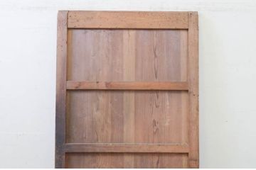 アンティーク建具　杉材　金具がアクセントの和の趣溢れる蔵戸1枚(引き戸、玄関戸)(R-071951)