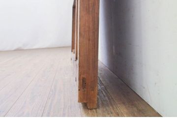 アンティーク建具　杉材　金具がアクセントの和の趣溢れる蔵戸1枚(引き戸、玄関戸)(R-071951)