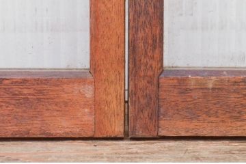 ビンテージ建具　モールガラス入り　レトロな雰囲気作りにおすすめのガラス窓2枚セット(ガラス戸、引き戸、ヴィンテージ)(R-071957)
