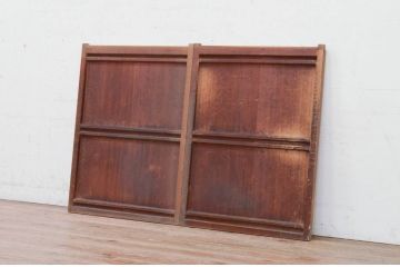 アンティーク建具　杉材　柾目が美しい!落ち着いた和の空間を演出する横桟入り板戸窓2枚セット(引き戸)(R-071962)