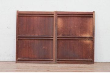アンティーク建具　杉材　柾目が美しい!落ち着いた和の空間を演出する横桟入り板戸窓2枚セット(引き戸)(R-071962)