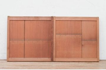 アンティーク建具　杉材　柾目が美しい!落ち着いた和の空間を演出する横桟入り板戸窓2枚セット(引き戸)(R-071963)
