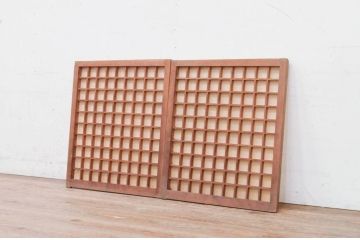 アンティーク建具　和の雰囲気を高めるマス目(升目)格子障子窓2枚セット(きつね格子、狐格子、引き戸、格子戸、障子戸)(R-071964)