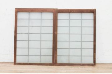 アンティーク建具　どこか懐かしい雰囲気漂う格子入りガラス窓2枚セット(引き戸、格子戸、ガラス戸)(R-071965)