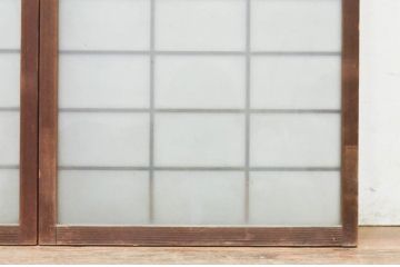 アンティーク建具　どこか懐かしい雰囲気漂う格子入りガラス窓2枚セット(引き戸、格子戸、ガラス戸)(R-071965)