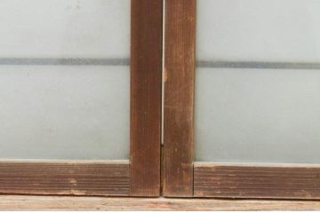 アンティーク建具　どこか懐かしい雰囲気漂う格子入りガラス窓2枚セット(引き戸、格子戸、ガラス戸)(R-071965)