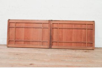 アンティーク建具　杉材　美しい柾目が魅力の格子入り板戸窓2枚セット(引き戸)(R-071966)
