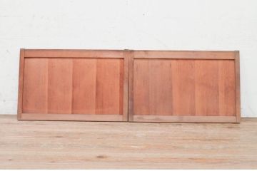 アンティーク建具　杉材　美しい柾目が魅力の格子入り板戸窓2枚セット(引き戸)(R-071966)