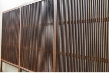 アンティーク建具　腰板欅(ケヤキ)材　どこか懐かしい雰囲気を醸し出す裏障子付き格子戸4枚セット(引き戸、障子戸、帯戸)(R-071968)