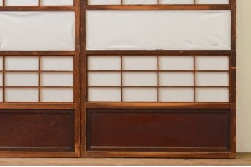 アンティーク建具　腰板欅(ケヤキ)材　どこか懐かしい雰囲気を醸し出す裏障子付き格子戸2枚セット(引き戸、障子戸、帯戸)(R-071969)