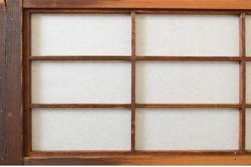 アンティーク建具　腰板欅(ケヤキ)材　どこか懐かしい雰囲気を醸し出す裏障子付き格子戸2枚セット(引き戸、障子戸、帯戸)(R-071969)