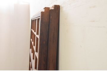 アンティーク建具　腰板欅(ケヤキ)材　どこか懐かしい雰囲気を醸し出す裏障子付き格子戸2枚セット(引き戸、障子戸、帯戸)(R-071969)