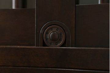 中古　星野民芸(星野民藝)　落ち着いたシックな色合いが魅力のキャビネット(水屋箪笥、食器棚、収納棚、戸棚)(R-072004)